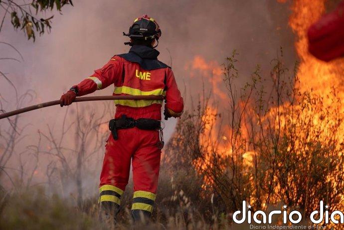 Medios de otras comunidades refuerzan el avance del operativo del incendio de Niebla (Huelva), que suma 718 desalojos