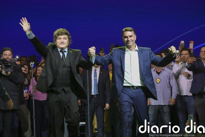 Milei tilda nuevamente a Lula de "ladrón" y aboga por que Brasil "se pinte de azul" por "el bien" de los brasileños