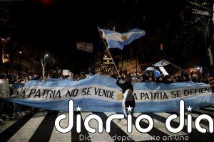 Miles de argentinos protestan en Buenos Aires contra la Ley de Propiedad Privada bajo el lema 'La patria no se vende'