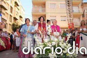 Miles de fieles almerienses rinden homenaje a la Virgen del Mar en su tradicional Ofrenda Floral