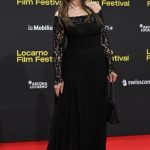 Monica Bellucci vuelve a dejarnos sin palabras a sus 61 con el vestido más sensual del Festival de Locarno