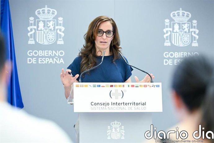 Mónica García visita este domingo Ceuta para abordar la situación sanitaria tras la crisis migratoria