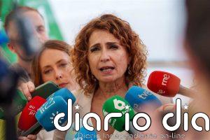 Montero critica la "falta de responsabilidad" y el "permanente echar balones fuera" de la Junta sobre la vivienda