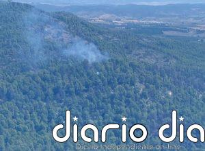 Movilizan brigadas forestales y medios aéreos por un incendio en la Loma Portugales de Cehegín