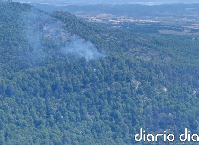 Movilizan brigadas forestales y medios aéreos por un incendio en la Loma Portugales de Cehegín
