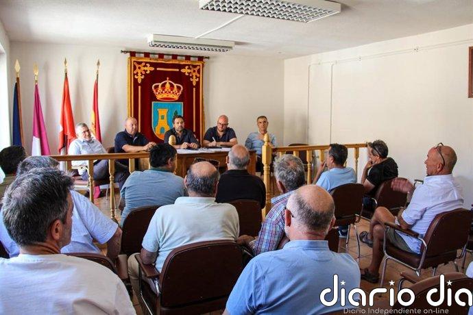 Núñez trabajará con alcaldes y vecinos afectados por el incendio de La Mierla en la recuperación de la comarca