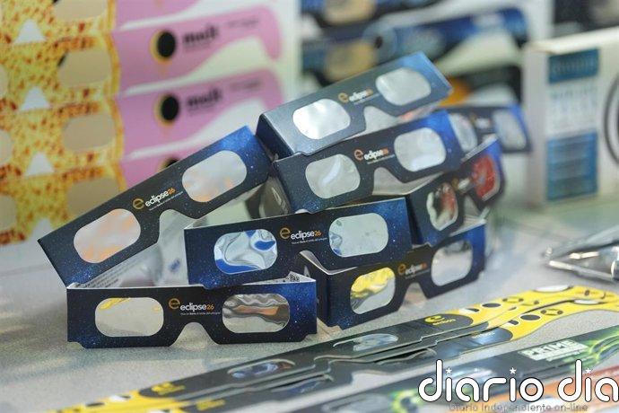 OCU aconseja adquirir gafas con marcado CE y referencia EN ISO 12312-2:2015 para observar el eclipse del 12 de agosto