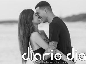 Pedro Porro se compromete con María Hurtado tras más de dos años de relación y una romántica pedida frente al mar