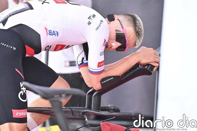 Pogacar se rompe la clavícula y daña el cuello en su caída en La Vuelta