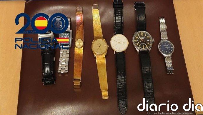 Policía Nacional recupera siete relojes de alta gama y detiene a tres personas por robo mediante distracción