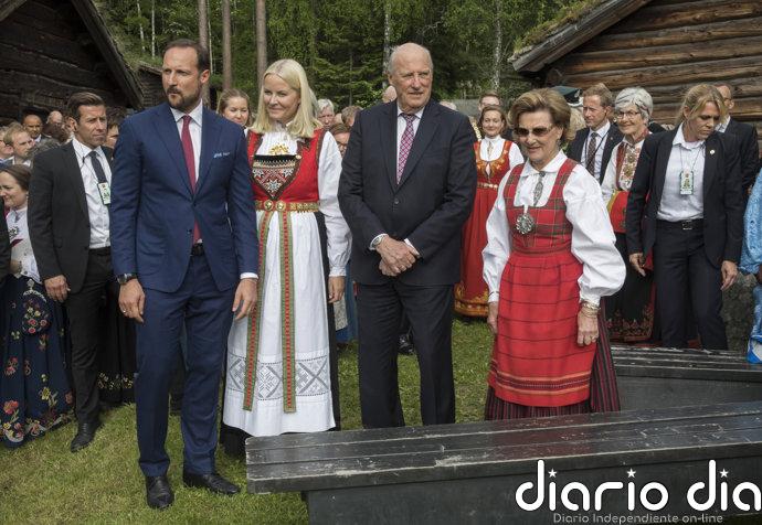 Preocupación por el Rey Harald de Noruega, ingresado de urgencia. El Príncipe Haakon asume la regencia