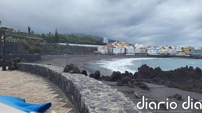 Reabierta playa Jardín, en el Puerto de la Cruz (Tenerife), tras confirmarse que el agua es apta para el baño