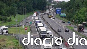 Retenciones de siete kilómetros en la AP-8 en Irun, sentido Francia, por afluencia de tráfico