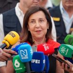 Robles exige a Marruecos investigar la entrada masiva en Ceuta y defiende a los servicios secretos españoles