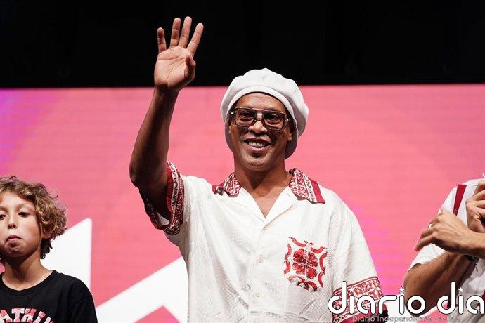 Ronaldinho se une al Ravenna: "Estoy en forma, sueño con marcar mi gol 300"
