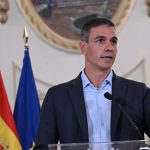 Sánchez llama a extremar la precaución ante los incendios y agradece el trabajo "sin descanso" de los efectivos