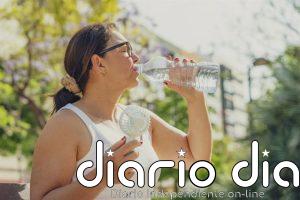 Si tienes una enfermedad crónica, cuidado con el calor: los errores que pueden acabar en urgencias este verano
