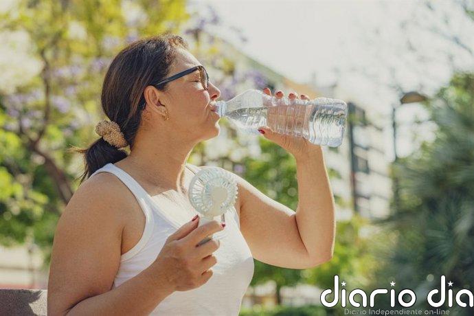 Si tienes una enfermedad crónica, cuidado con el calor: los errores que pueden acabar en urgencias este verano