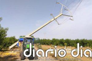 Sucesos.- Los bomberos de la DPZ apagan un conato de incendio en La Almunia tras caer un poste eléctrico