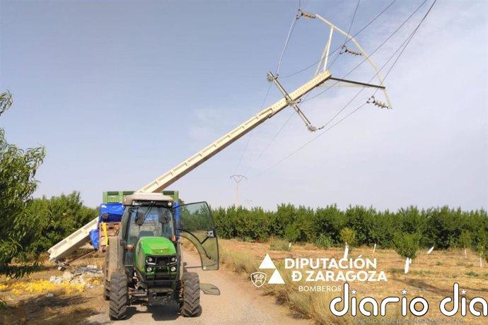 Sucesos.- Los bomberos de la DPZ apagan un conato de incendio en La Almunia tras caer un poste eléctrico