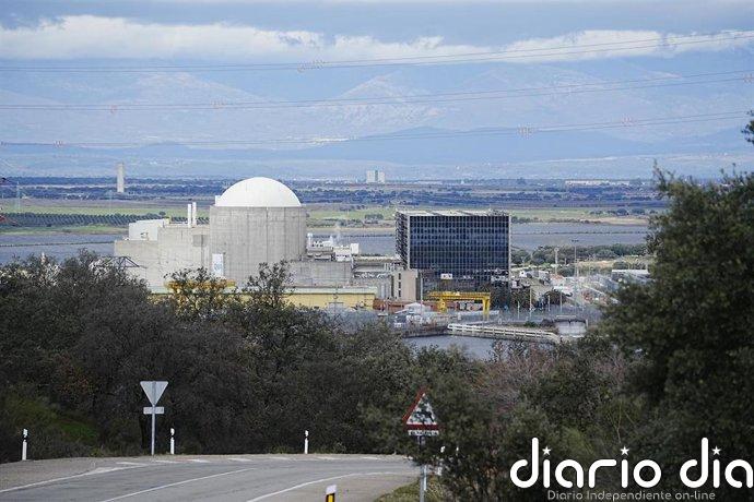 Sumar y Verdes Equo acusan al Gobierno de usar la tensión geopolítica como "excusa" para prorrogar la central de Almaraz