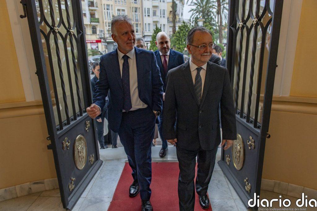 Torres y Vivas acuerdan ubicar a los migrantes en espacios designados "desde el consenso" en Ceuta