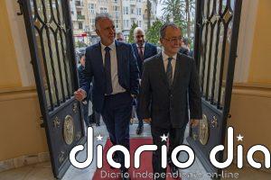 Torres y Vivas acuerdan ubicar a los migrantes en espacios designados "desde el consenso" en Ceuta