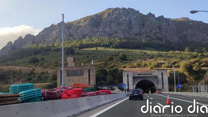 Transportes prevé reforzar el túnel del Negrón tras el desprendimiento de una loseta