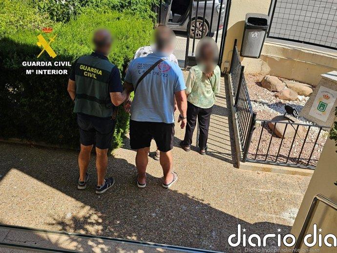 Tres detenidos en Calp acusados de aislar y manipular durante meses a una anciana para quedarse con su patrimonio
