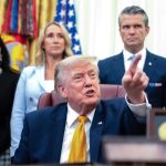 Trump advierte que el estrecho de Ormuz abrirá "muy pronto" o Irán recibirá "un golpe muy duro"