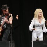 Trump decreta que la bandera ondee a media asta durante una semana en todo el país por la muerte de Dolly Parton