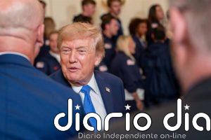 Trump dice que ya solo negocia "a medias" con Irán mientras espera a que Teherán se desgaste por las sanciones