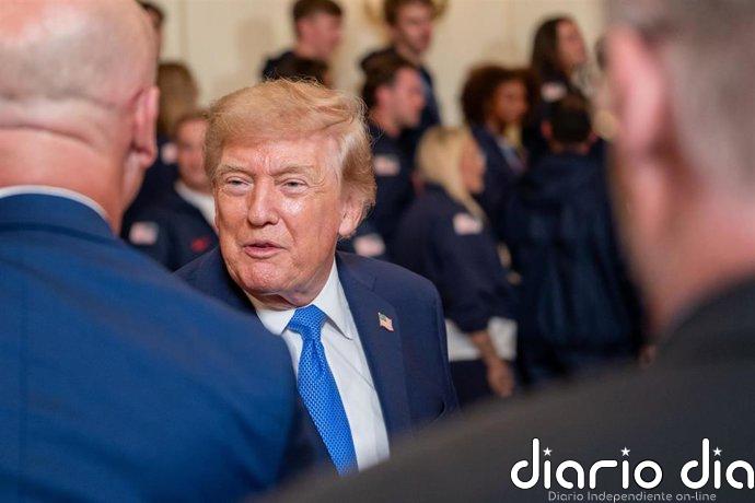Trump dice que ya solo negocia "a medias" con Irán mientras espera a que Teherán se desgaste por las sanciones