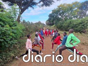 Un campamento de atletismo en el Kilimanjaro ayuda a las niñas a permanecer en la escuela