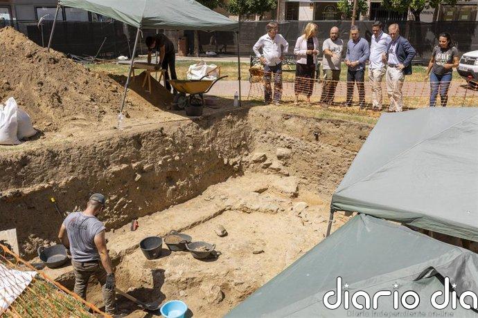 Un grupo de arqueólogos hallan restos turdetanos del siglo V a.C en la Plaza de la Vera Cruz de Huelva