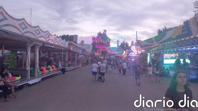 Un incendio en un cuadro de luz deja a oscuras varias atracciones de la feria de San Julián en Cuenca