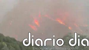 Un incendio se extiende con rapidez en Las Hurdes (Cáceres)