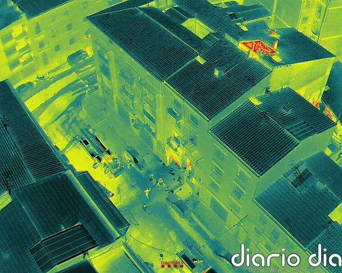 Un incendio ya extinguido en un edificio de Lleida obliga a desalojar otras 9 fincas cercanas