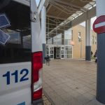 Un joven de 24 años, herido esta madrugada al salirse de la vía su coche en Autol