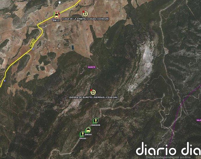 Un rayo provoca un incendio forestal en la Sierra de Burete, en Cehegín