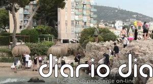 Una acción reivindicativa denuncia la privatización de una cala de Illetes por parte de un hotel