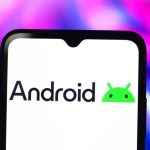 Una 'app' misteriosa se ha instalado en millones de móviles Android para vigilar el consumo del sistema