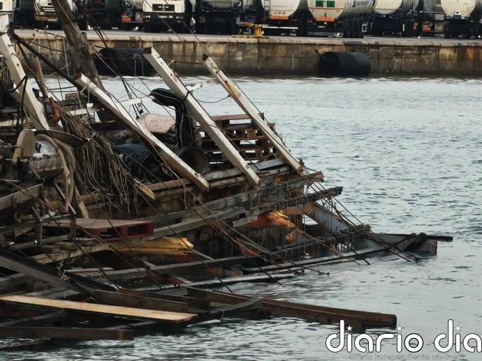 Una batea clochinera se hunde y otra sufre daños en un incidente con un buque en el puerto de Valencia