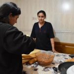 Una ceutí atiende a unos 400 migrantes al día en su vivienda con comida, ropa y duchas
