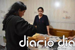 Una ceutí atiende a unos 400 migrantes al día en su vivienda con comida, ropa y duchas