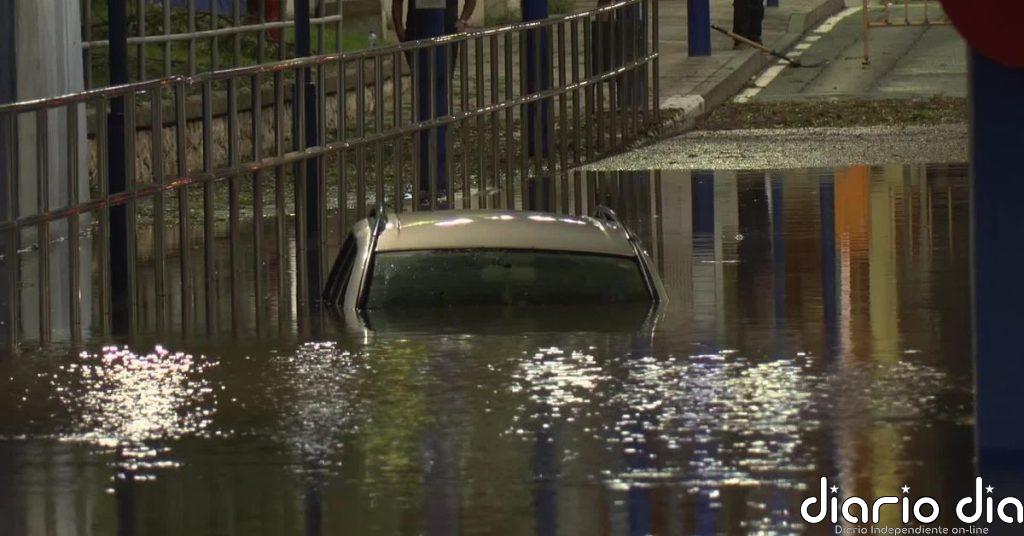 Una fuerte granizada deja calles inundadas, árboles caídos y decenas de daños en Tarragona