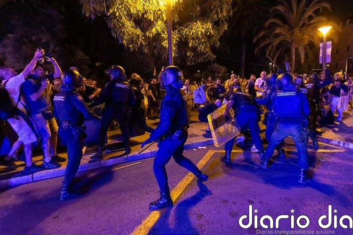 Unas 25 personas denunciarán ante los juzgados las cargas policiales de la manifestación contra la saturación turística