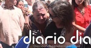 Varios vecinos de Ceuta paran a la ministra Robles y le trasladan sus preocupaciones antes de la reunión con Vivas