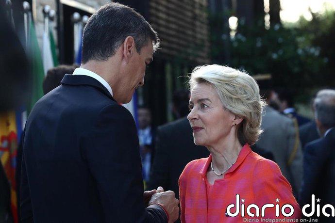 Von der Leyen explica a Sánchez que la UE debe "hacer más" en las fronteras y aboga por una "rigurosa vigilancia"