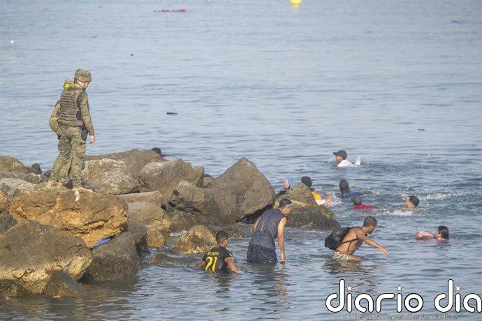 Vox pide desplegar al Ejército y la Armada en Ceuta y Melilla para "repeler" llegadas de migrantes